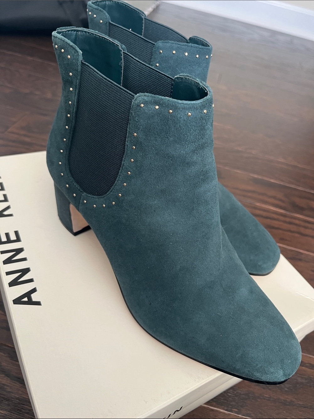 ANNE KLEIN GABBIE BOOT - SIZE 9